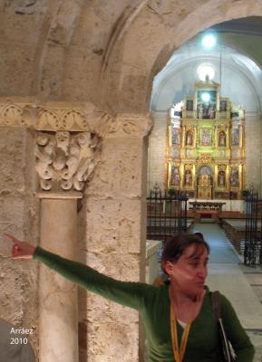 La guía explicando el Monasterio de San Zoilo